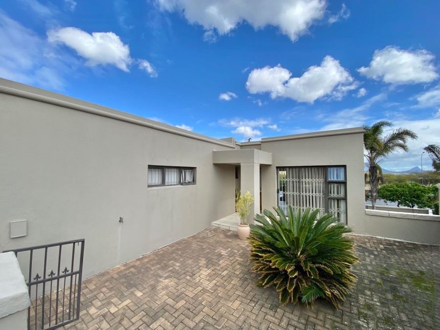 4 Bedroom Property for Sale in Plattekloof Western Cape